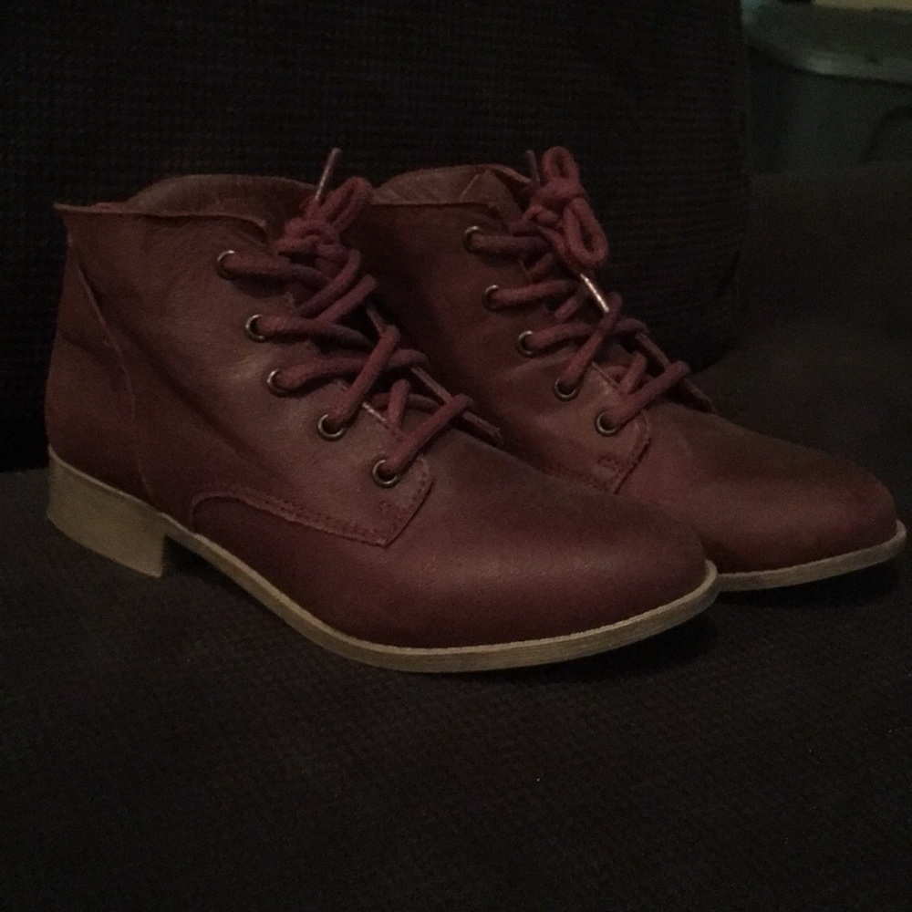 Steve Madden maroon booties